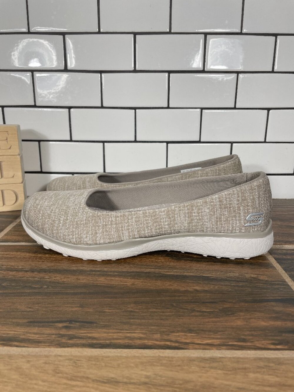 SKECHERS Microburst Darling Dash Shoes Womens Size 9.5 Taupe Lightweight Slip On